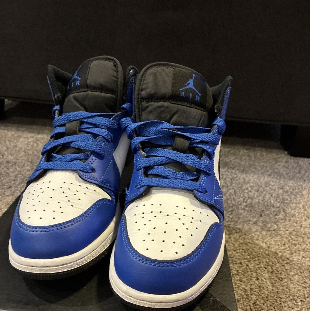 Big Kids Jordan 1 Royal Blue, Worn But Like New.